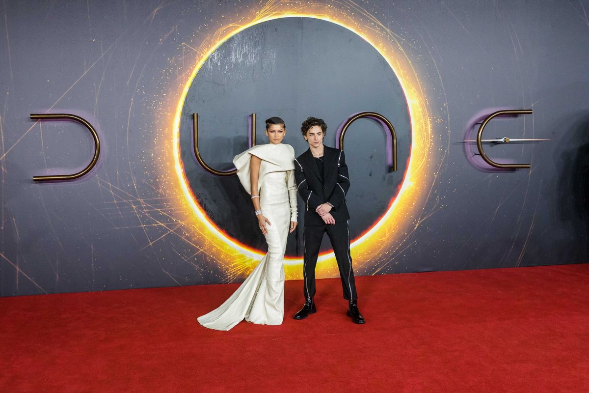 London, 2021. október 18.Timothée Chalamet (b) és Zendaya amerikai színész érkezik a Dűne című film londoni bemutatójára 2021. október 18-án.MTI/EPA/Vickie Flores