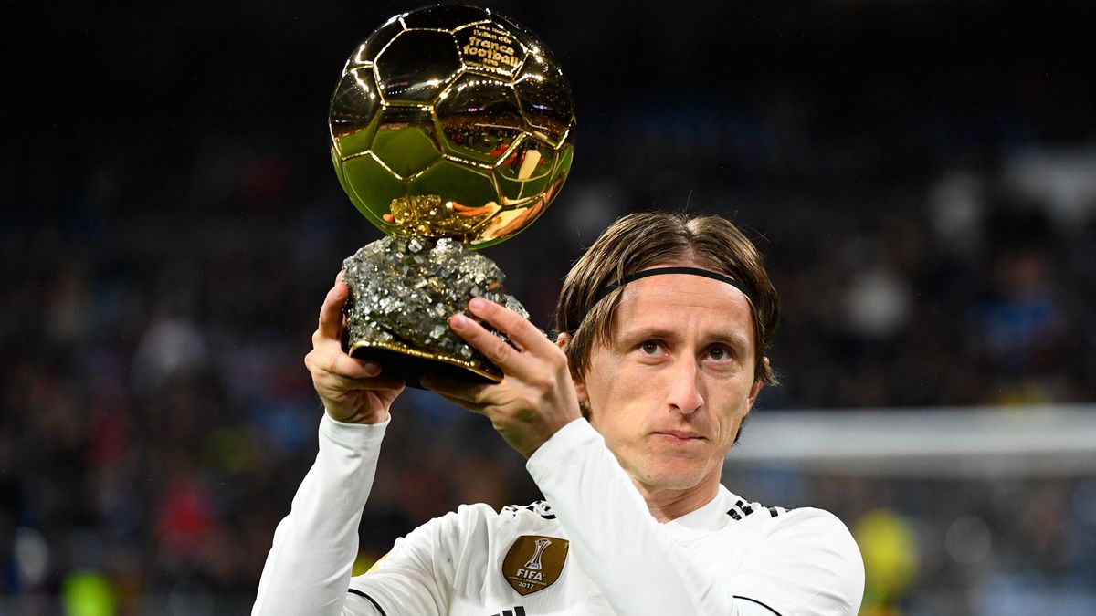 Modric követte a holland legenda példáját, megvált az Aranylabdájától