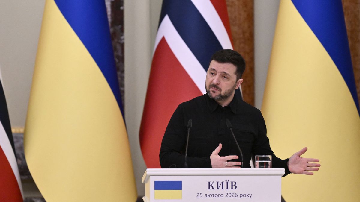 Volodimir Zelenszkij ukrán elnök. Rosonczy-Kovács Mihály emlékeztetett, a lengyeleket a háborúba akarták beugrasztani az ukránok