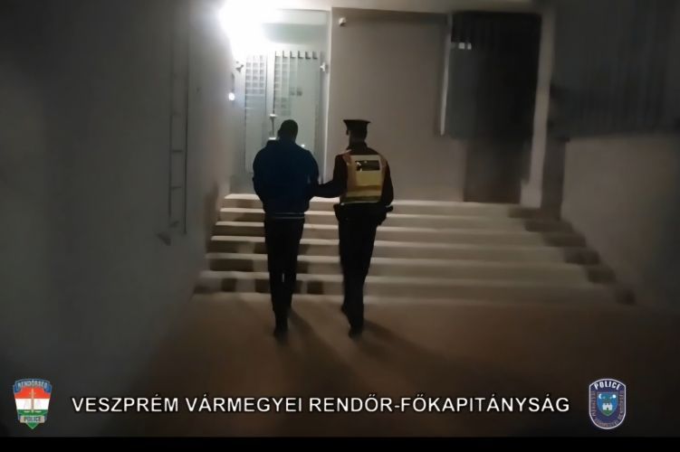 rátámadt terhes barátnőjére egy fiatal bűnöző Pápa mellett