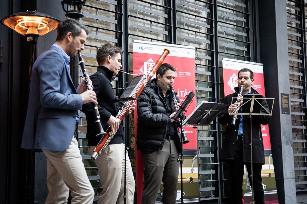 Fő a kávé kiállítás megnyitója