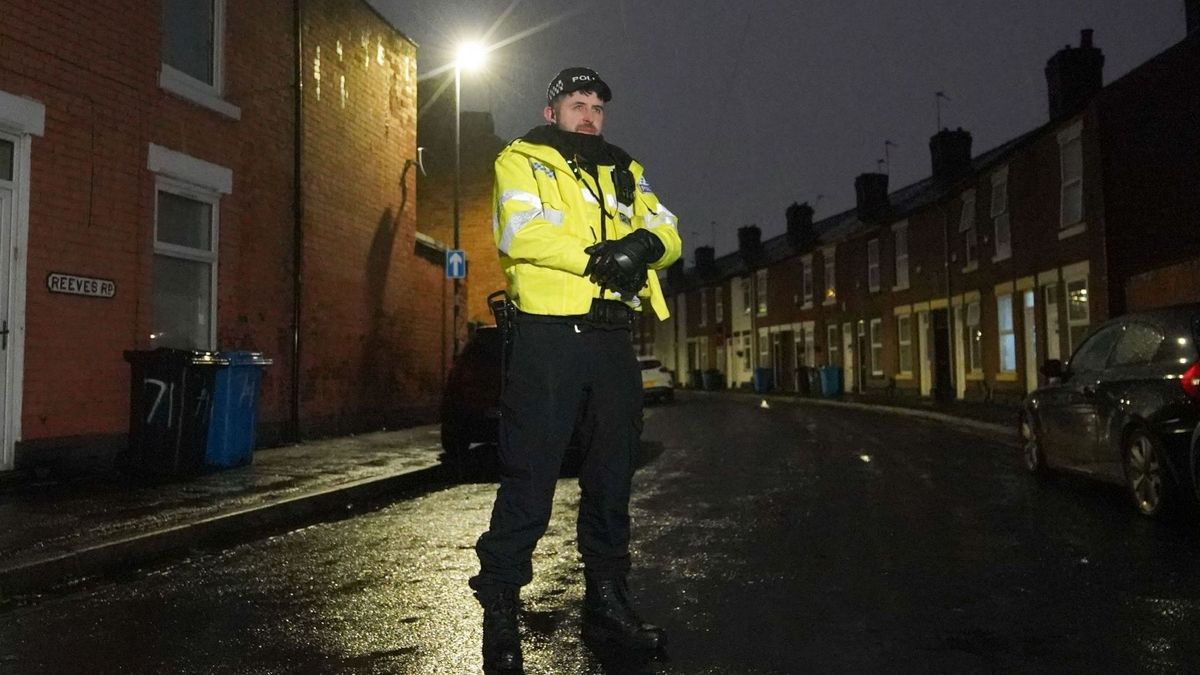 Gyalogosok közé hajtott egy autó Derby városában