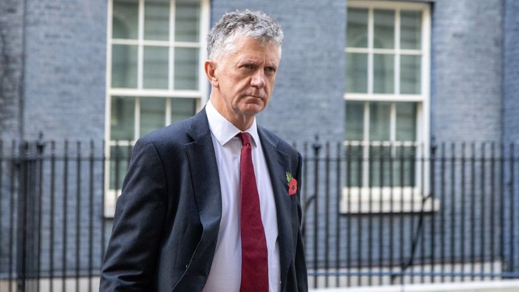 Keir Starmer nemzetbiztonsági tanácsadóját, Jonathan Powellt bújtatja