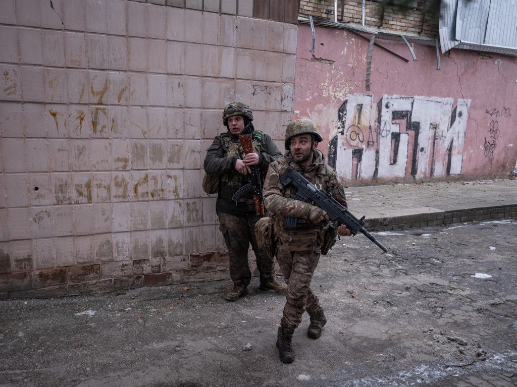Egy ukrán elemző azt fejtegette, hogy Zelenszkij emberrablói, a jól ismert TCK-sok, hogyan hurcolnák el a magyar férfiakat a frontra
