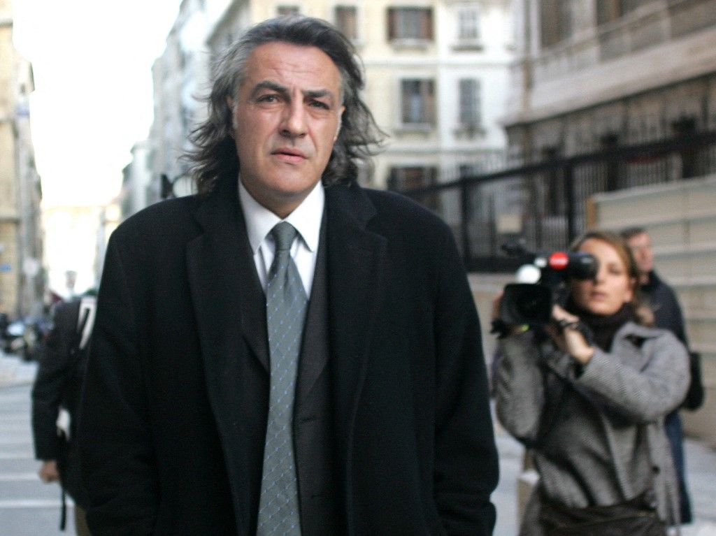Former France international Jean-Francois Larios arrives 12 January 2007 at Marseille's courthouse, southern France. Jean-Francois Larios was today facing two-year suspended prison sentence for his alleged involvement as an agent in the Marseille transfers scandal. Between 1997 and 1999, nearly 28 million euros went illegally into the pockets of players, intermediaries and former coach Rolland Courbis who was given a three-and-a-half year prison sentence of which 18 months was suspended. AFP PHOTO / MICHEL GANGNE (Photo by MICHEL GANGNE / AFP)
