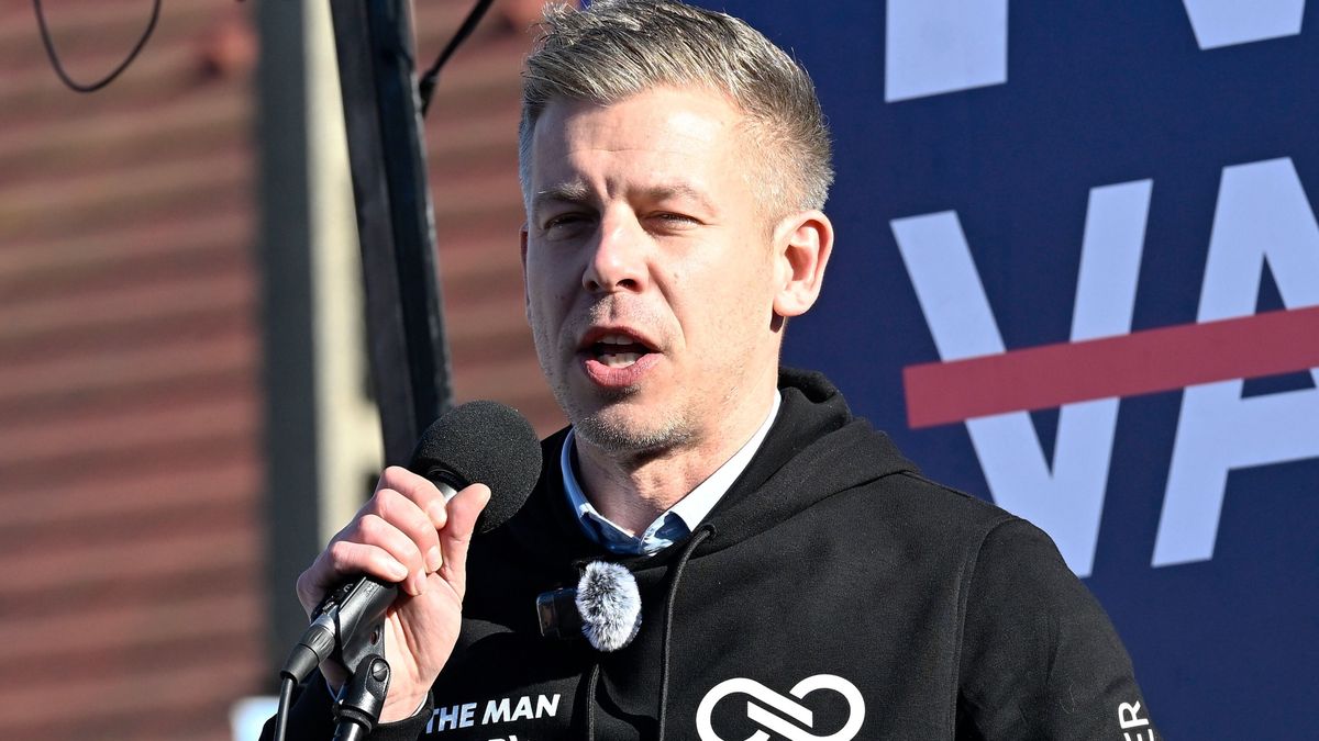 Zelenszkij-csicskának nevezte egy úr Magyar Pétert, erre kidobták a fórumról + videó