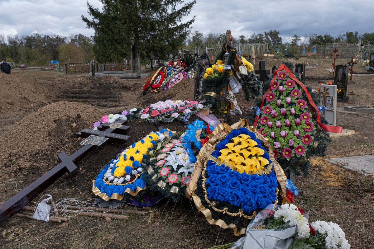 Rengetegen meghalnak Ukrajnában a fronton, akiket pedig még nem vittek el a TCK-sok mindent megpróbálnak. Legutóbb fegyverrel mentettek meg egy férift