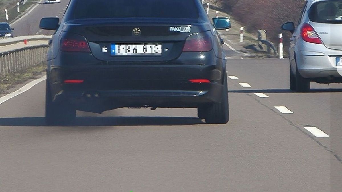 Közel kétszázzal futott bele a traffipaxba a füstölő tuning-BMW Gyöngyösnél