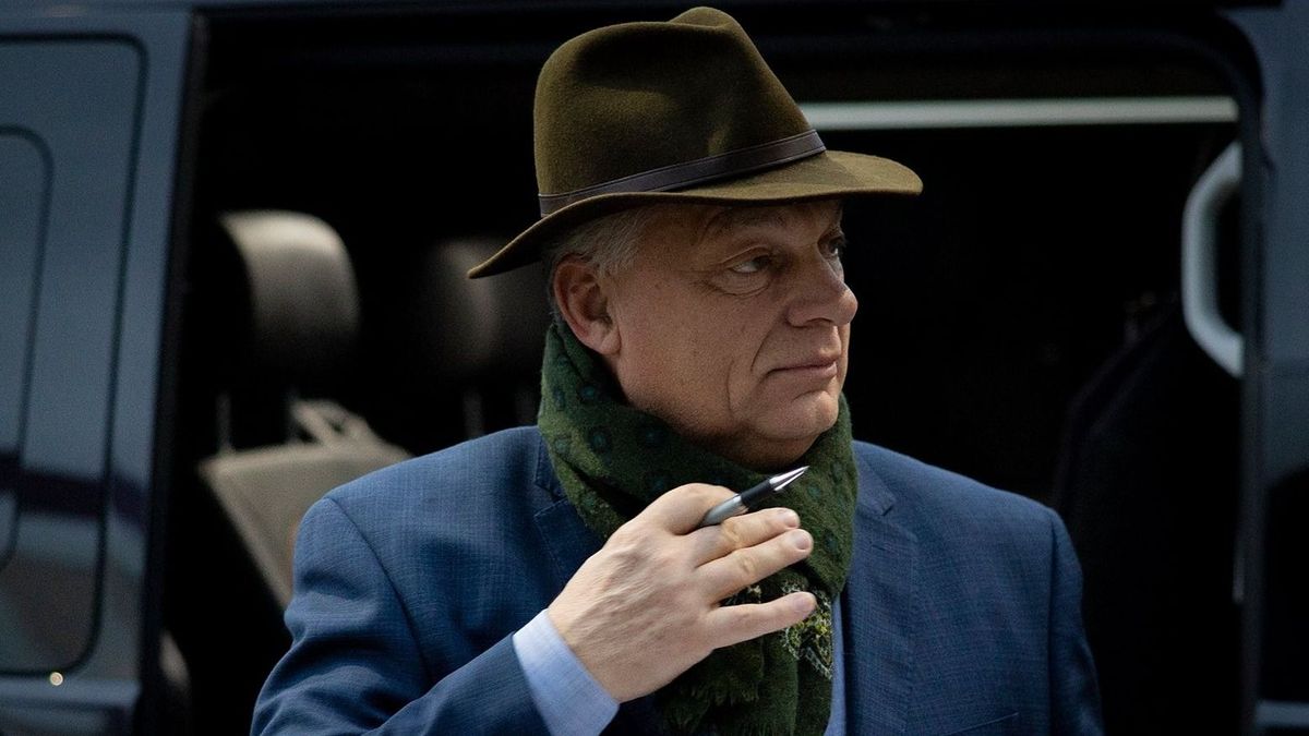 Orbán Viktor: Isten éltesse a hölgyeket!