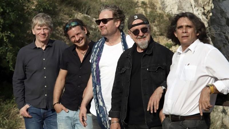 A hazai progresszív rock legendái, az iLand egy színpadon