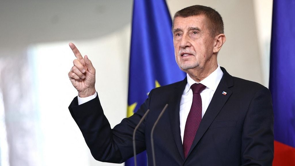 Andrej Babis, aki a CPAC budapesti rendezvényére tartott, Budapesttől mintegy egy órányira visszafordult