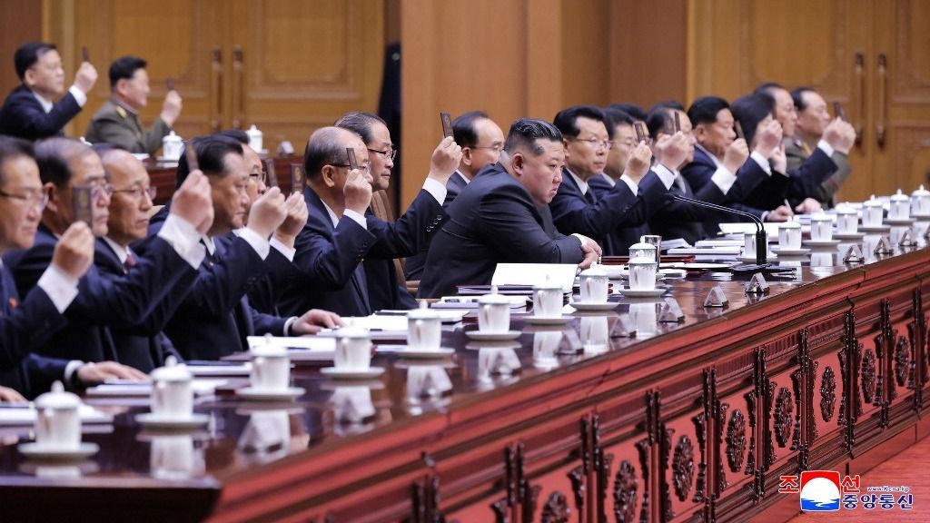 Észak-Korea vezetőt választott