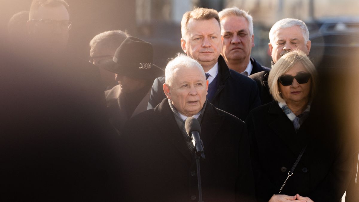 Jaroslaw Kaczynski: Magyar Péter „egy 16 éves fickóra jellemző” viselkedést mutat