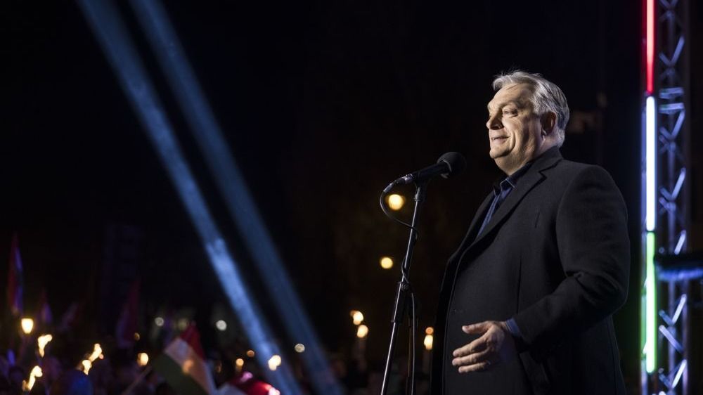 Orbán Viktor helyre tette a lett miniszterelnököt