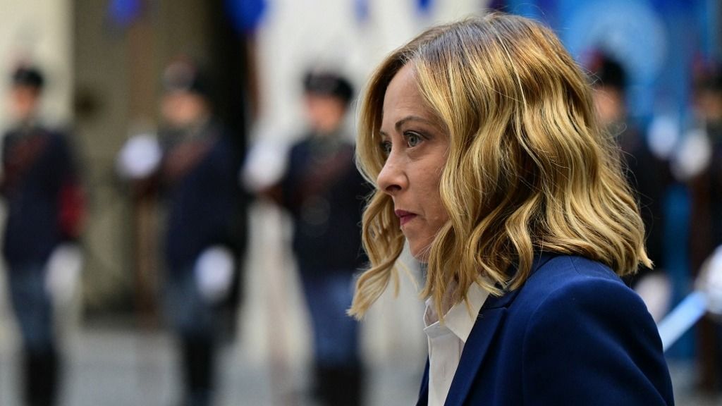 Meloni szembement a fősodorral, Orbán Viktor mellé állt Brüsszelben