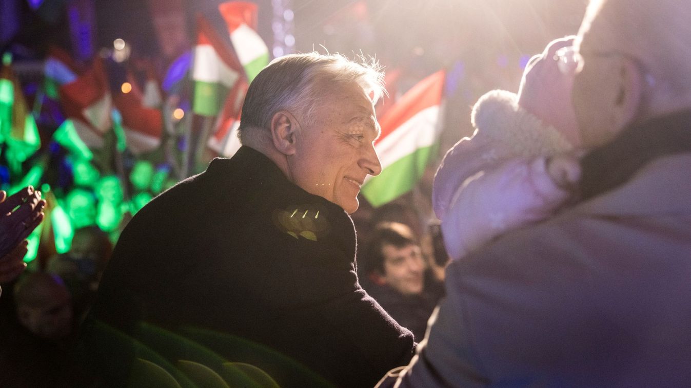 Orbán Viktor az uniós csúcs után este már Szentendrén folytatja országjárását