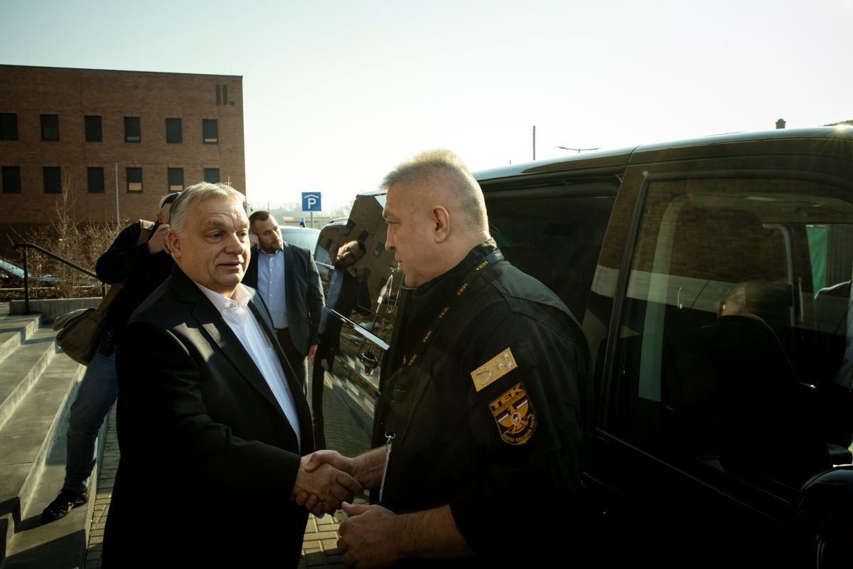 Budapest, 2026. március 5.
A Miniszterelnöki Kommunikációs Főosztály által közreadott képen Orbán Viktor miniszterelnök (b) és Hajdu János, a Terrorelhárítási Központ főigazgatója a Terrorellenes Koordinációs Bizottság ülése után Budapesten 2026. március 5-én.
MTI/Miniszterelnöki Kommunikációs Főosztály/Fischer Zoltán