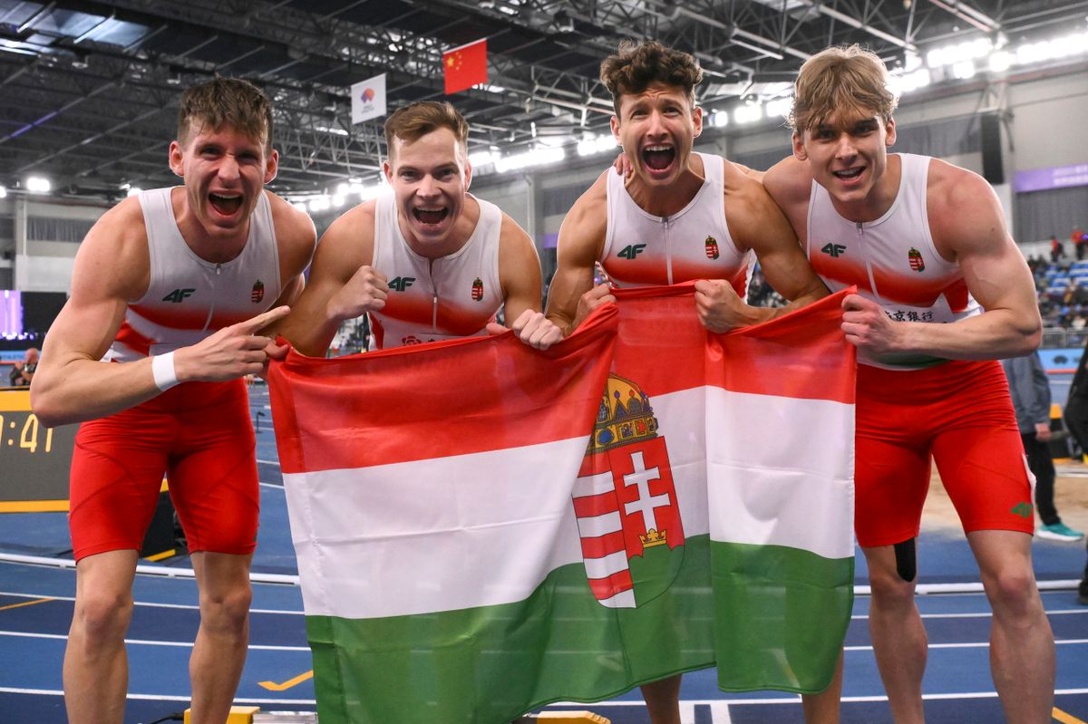 Molnár Attila, Wahl Zoltán, Enyingi Patrik és Kovács Árpád (b–j) a férfi 4x400 méteres váltófutás bronzérmesei lettek tavaly a nancsingi fedett pályás atlétikai világbajnokságon