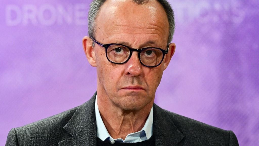 Friedrich Merz bírálataira úgy reagált: szerinte a kancellár álláspontja egy „multimilliomos hideg arroganciáját” tükrözi