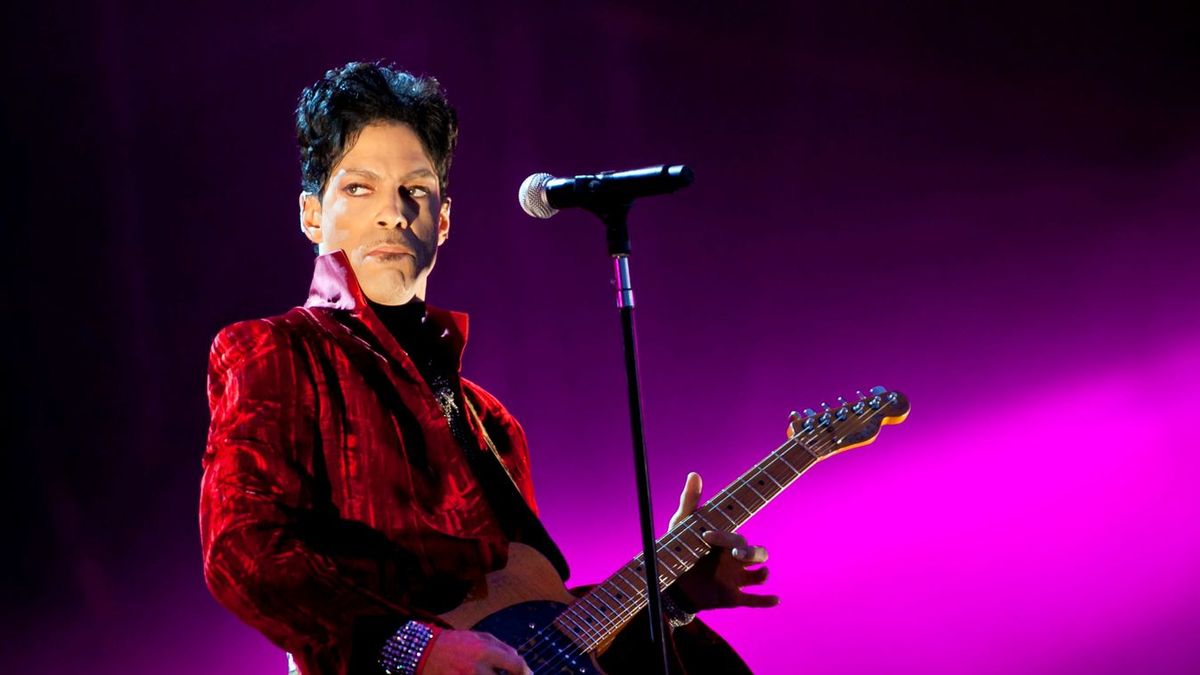 Prince holtából tért vissza a keményvonalas rajongókhoz, nem is akármilyen módon