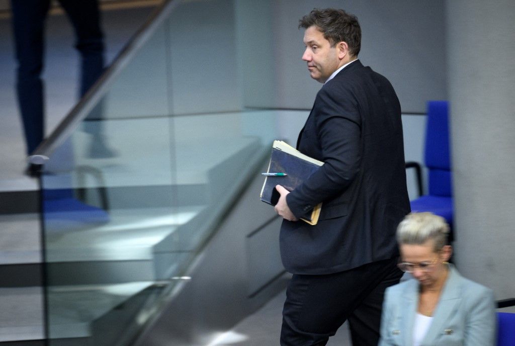 06 March 2026, Berlin: Lars Klingbeil (SPD), Federal Minister of Finance, leaves the 63rd plenary session of the 21st legislative period in the German Bundestag after the debate on the wealth tax. The main topics of today's session are hospital reform, all-day care and the report on Research and Innovation 2026. Photo: Bernd von Jutrczenka/dpa (Photo by BERND VON JUTRCZENKA / dpa Picture-Alliance via AFP)