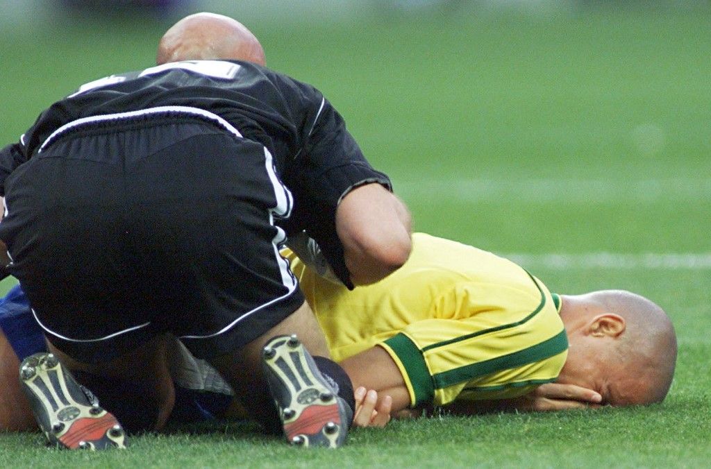 Ronaldo és Brazília is a földön az 1998-as vb-döntő után