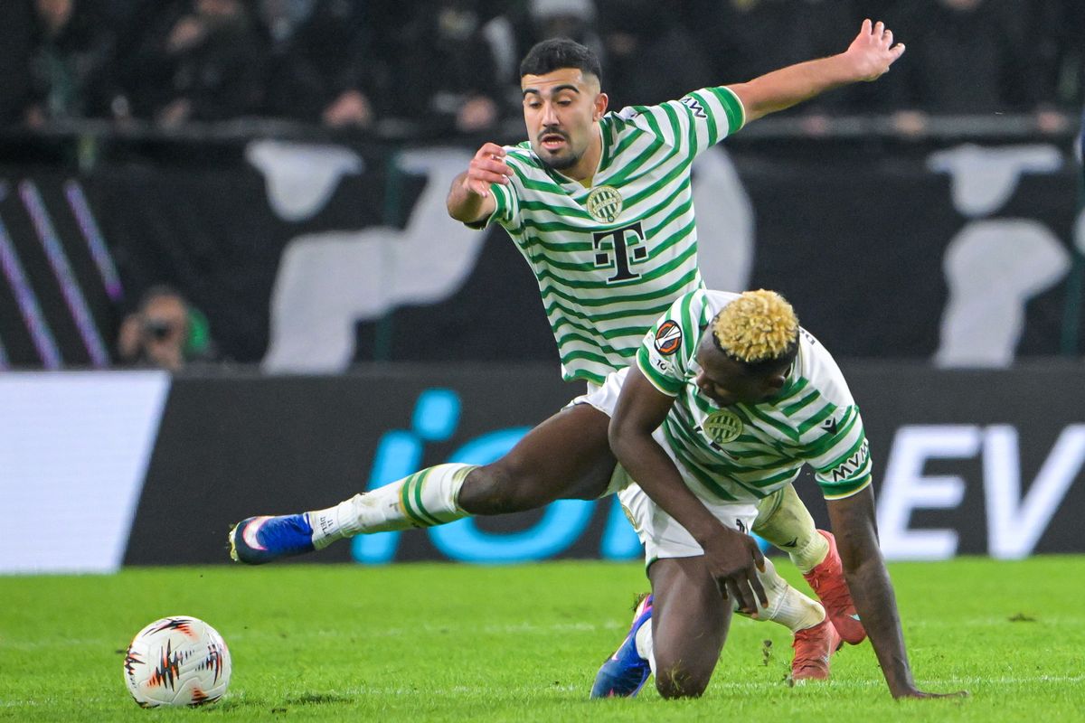 Bamidele Yusuf (jobbra) és Mohammad Abu Fani, a Ferencváros játékosai a Ludogorec elleni mérkőzésen