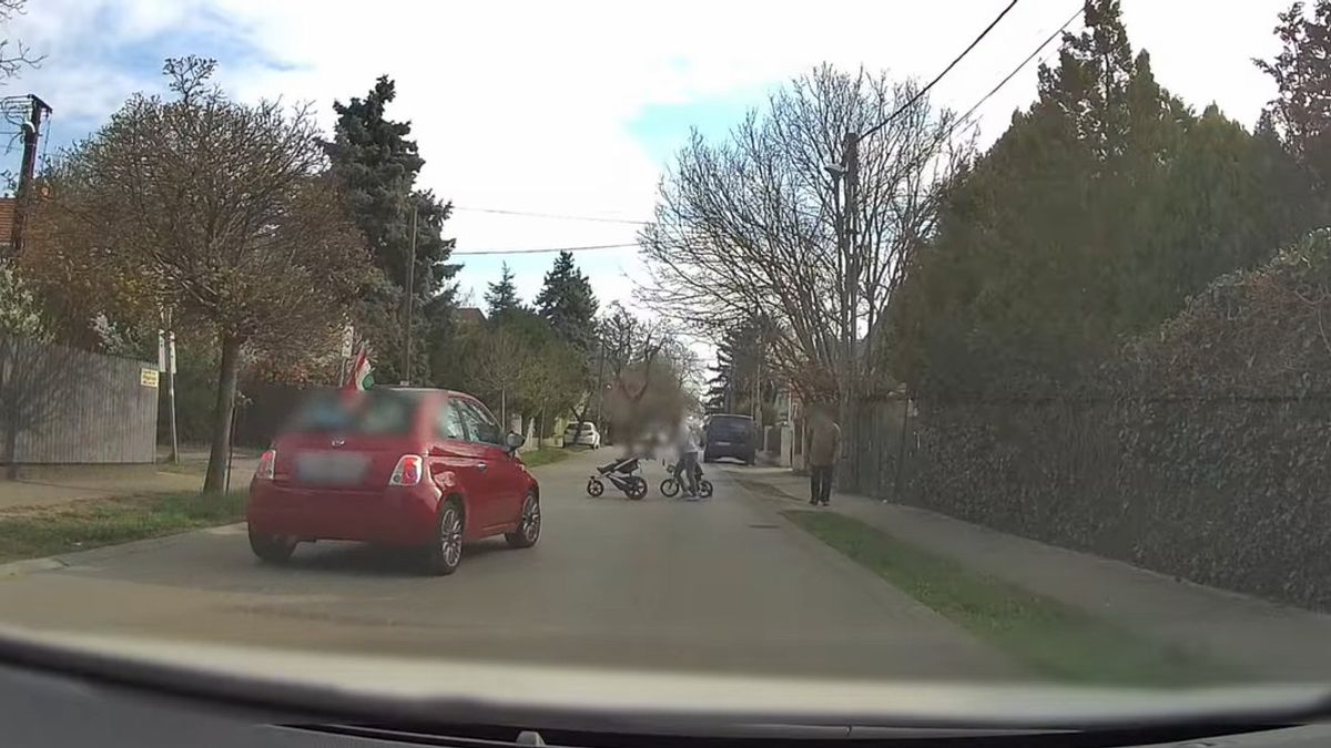 Átengedték az úton a babakocsis nőt, ám jött az agresszív „KRESZ-tudós” + videó