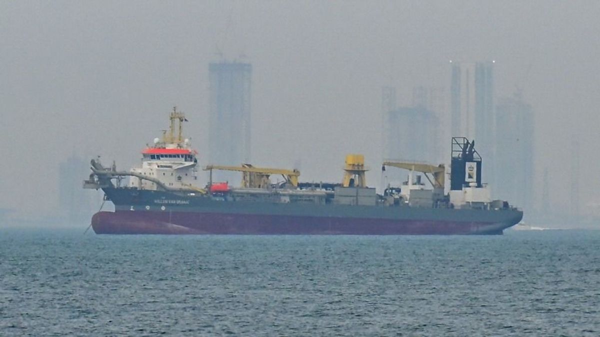 Irán a hajóforgalmat fenyegeti: száz konténerszállító vesztegel a Hormuzi-szorosban