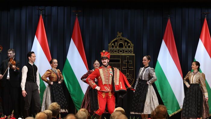 Állami kitüntetéseket adott át Semjén Zsolt a Karmelita kolostorban