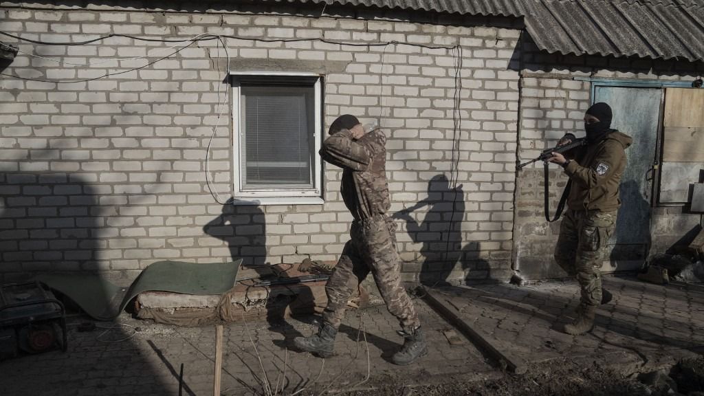 Zelenszkij ukrán elnök azzal fenyegetőzött, hogy a frontra küldheti a parlamenti képviselőket