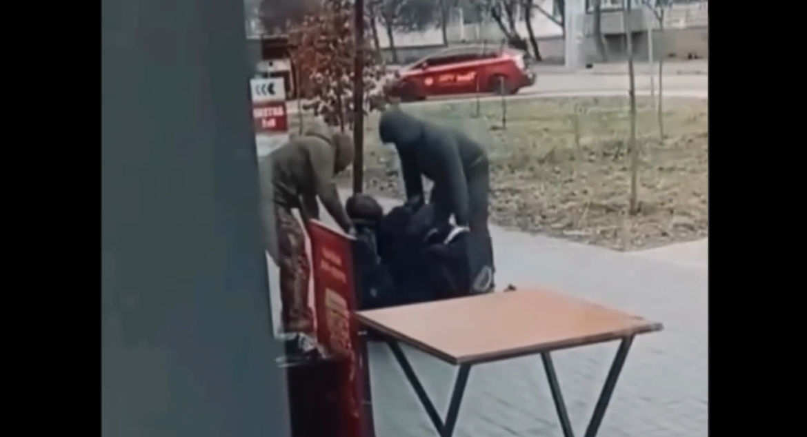 Ismét erőszakosan léptek fel a sorozók (Képernyőkép: Telegram)