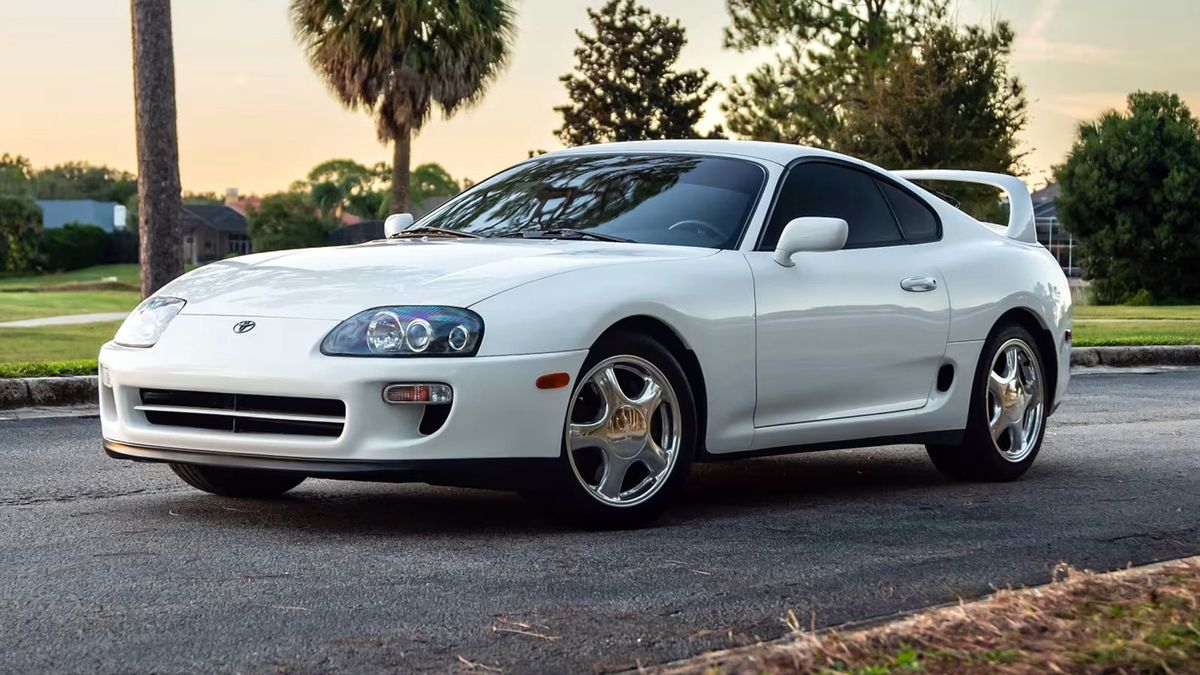 Elképesztő áron talált gazdára egy szinte még bejáratós Toyota Supra