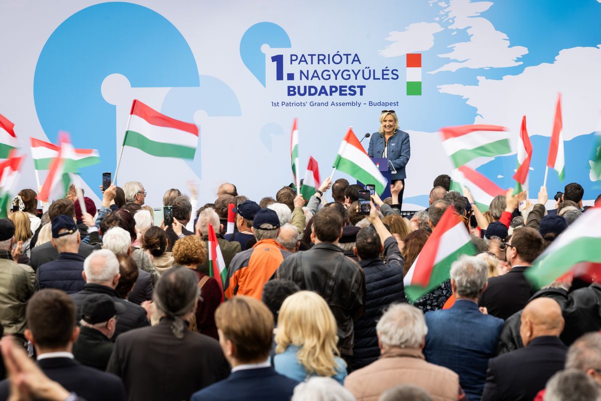 Patrióta nagygyűlés Marine Le Pen