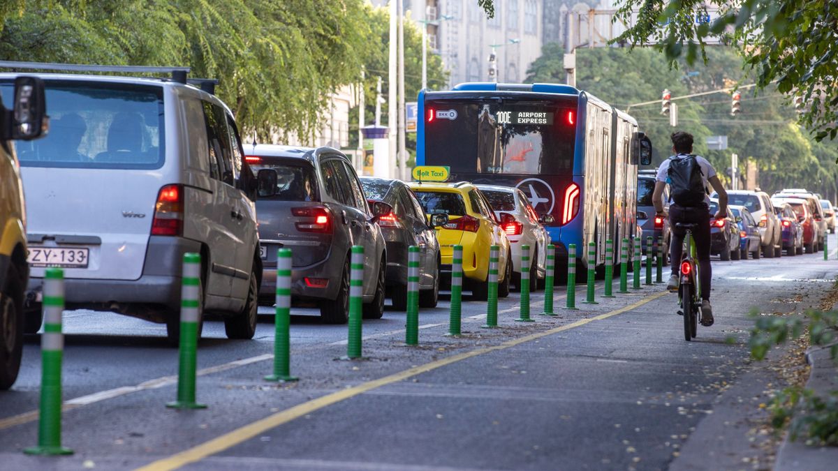 jogosítvány, 20230919 Budapest Forgalmi dugó a városban. Fotó: Mirkó István MI Magyar Nemzet