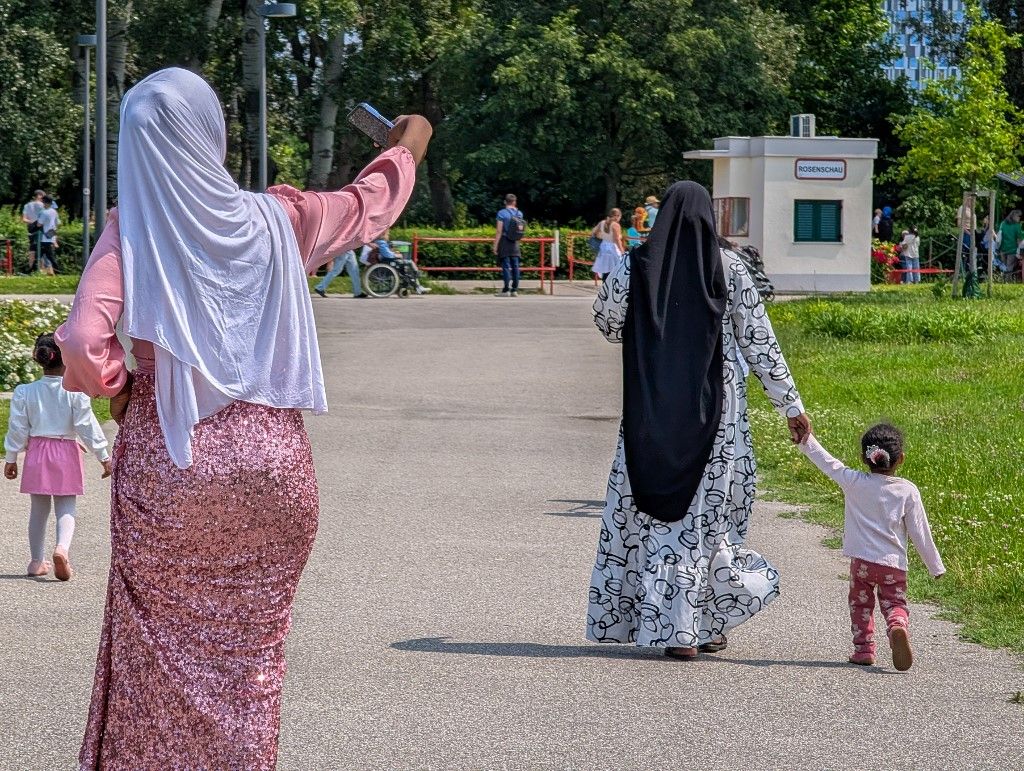 Elege lett a migráció következményeiből a nyugat-európai országoknak (Illusztráció, forrás: NurPhoto via AFP)