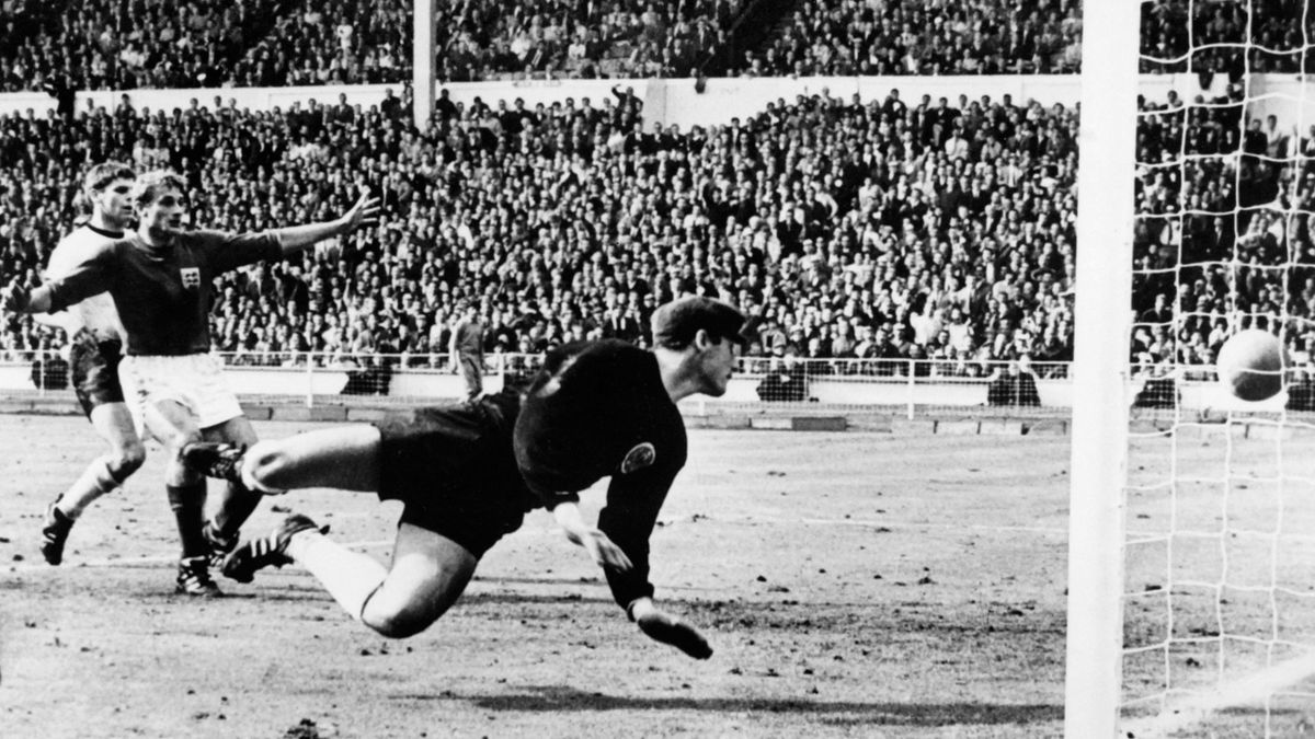 Hatvan éve vitatkozik a világ, hogy bent volt-e a döntő gól, vagy sem
