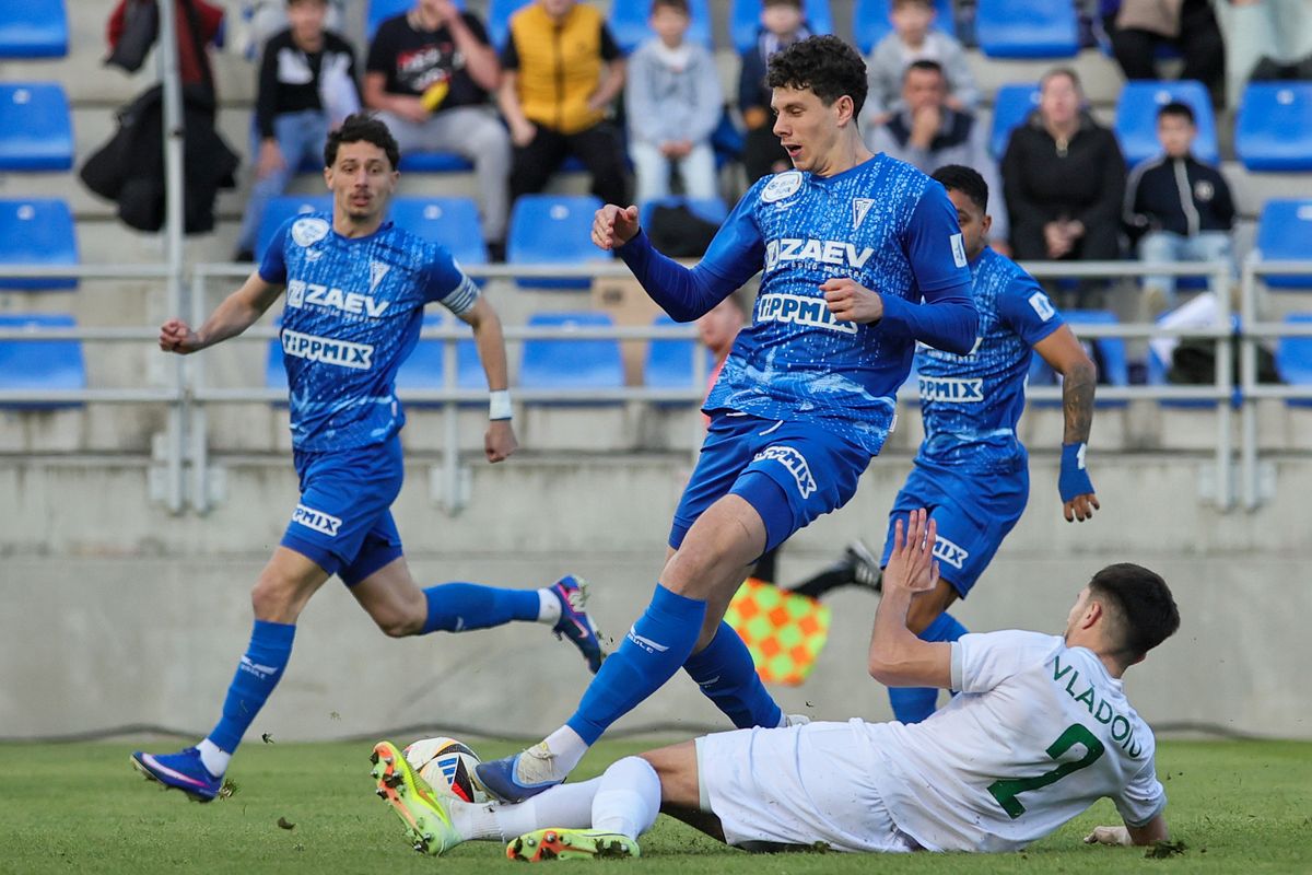 A Győr ebben a bajnokságban nem tudta legyőzni a ZTE gárdáját, három meccsből kétszer kikapott, míg egy meccsük döntetlenre végződött