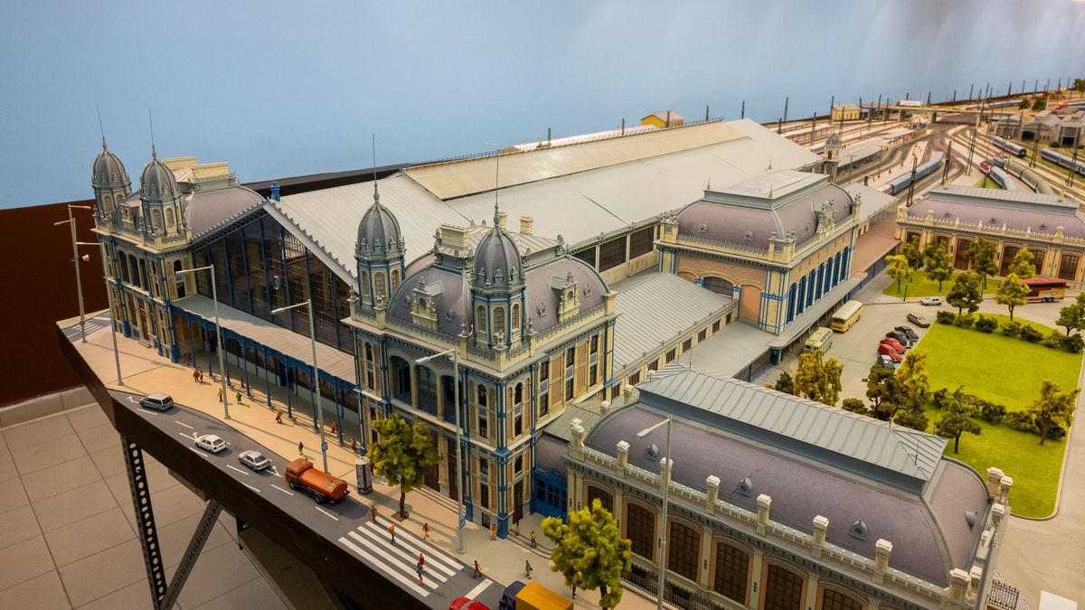 A Szörényi Szabolcs terepasztala látható a múzeum Eiffel Műhelyházában