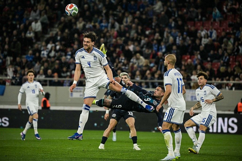 Greece's defender #04 Konstantinos Mavropanos (L) heads the ball next to Paraguay's forward #09 Antonio Sanabria (C) during a friendly football match between Greece and Paraguay at the Georgios Karaiskaki Stadium in Athens on March 27, 2026.  (Photo by Aris MESSINIS / AFP)