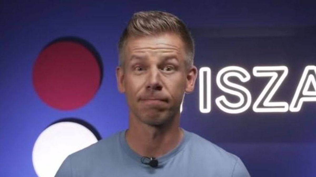 Magyar Péter orra alá egy helyesírási hibákkal tűzdelt levelet nyomtak, csúcsra járatta a színjátékot a Tisza-elnök + videó