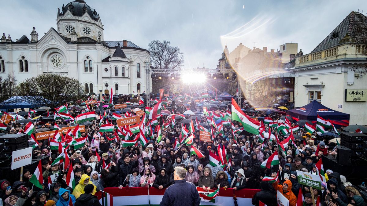 Orbán Viktor: Mi megvédjük Magyarország békéjét és biztonságát + videó