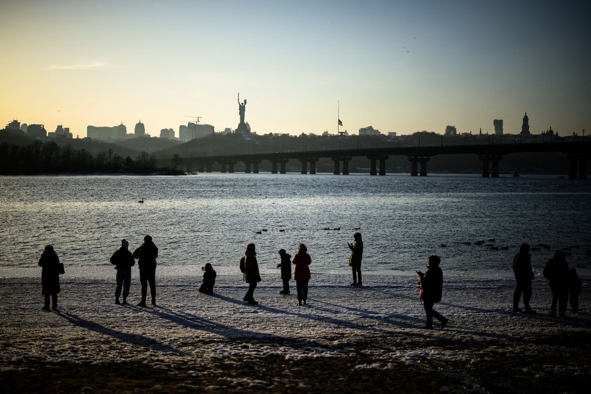 Akár le is állíthatják a szociális juttatások kifizetését Ukrajnában, hogy a háborúba öntsék tovább a pénzt