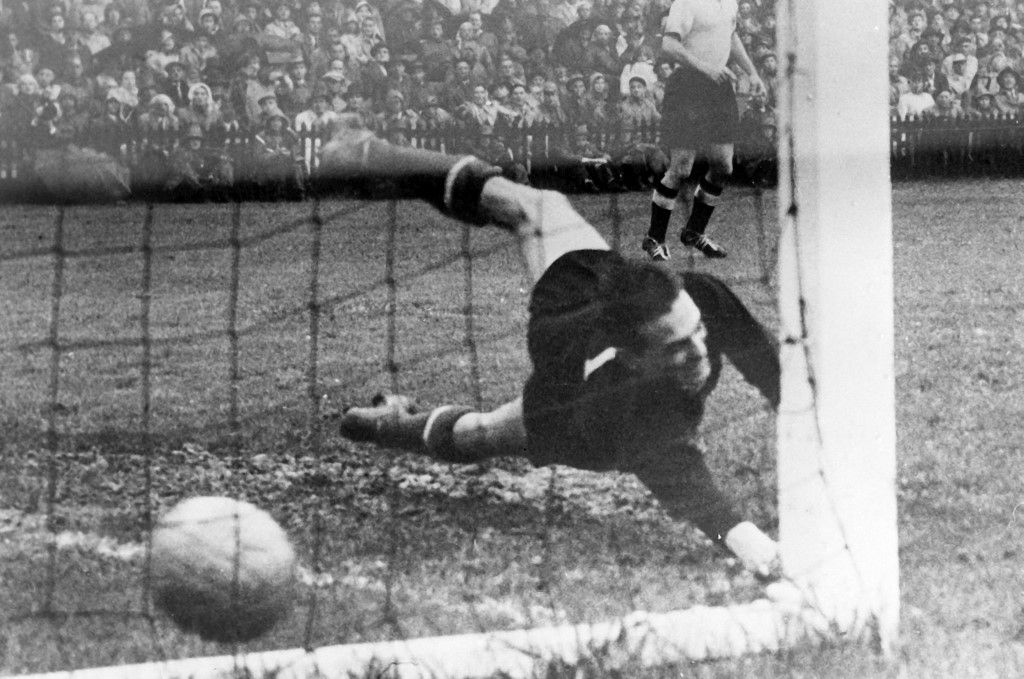 German forward Helmut Rahn (not in the photo) overcomes Hungarian goalkeeper Gyula Grosics from a distance of 17 metres in the 85th minute of the World Cup final in Bern, Switzerland, 04 July 1954. Germany won the match 3-2.
Keywords: Sport, SPO, Sport, SPO, People, historic, historic, historic, soccer (Photo by dpa Picture-Alliance via AFP)