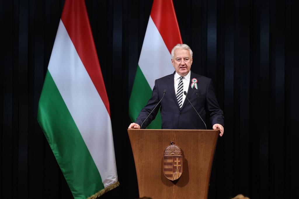 Állami kitüntetéseket adott át Semjén Zsolt a Karmelita kolostorban 