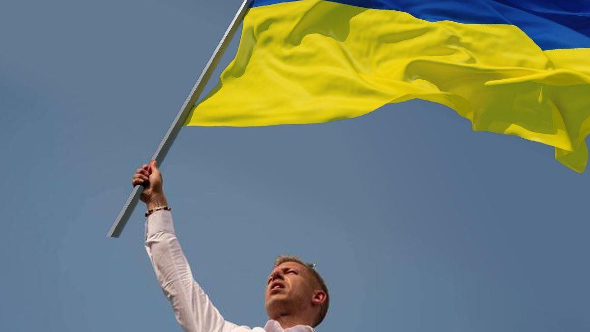 „Slava Ukraini!” feliratú táblával tüntettek Orbán Viktor ellen a tiszások