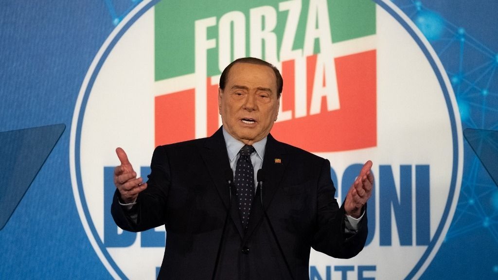 A feketelistára felkerült a 2023-ban elhunyt Silvio Berlusconi is