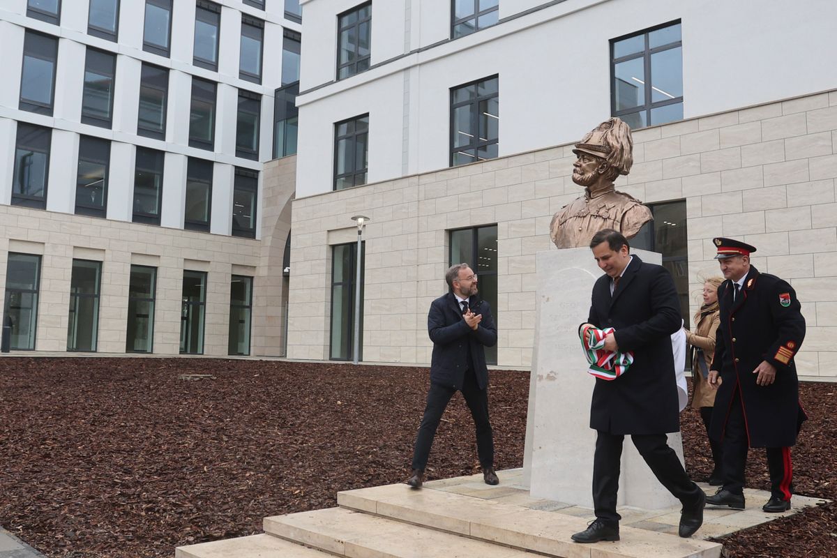 Nemzeti Közszolgálati Egyetem épületátadás és szoboravató 