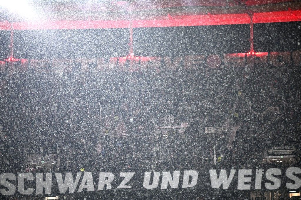 Frankfurtban botrányos dolgok történtek a lelátón a Tottenham elleni BL-meccsen, az UEFA le is csapott