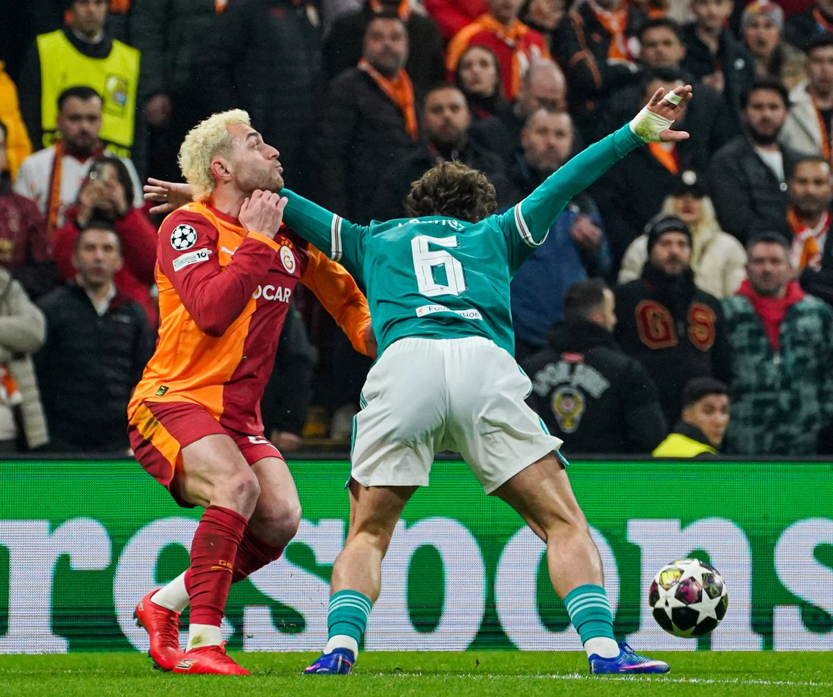 Kerkez Milos és Baris Alper Yilmaz csatája a Galatasaray-Liverpool Bajnokok Ligája-nyolcaddöntőn